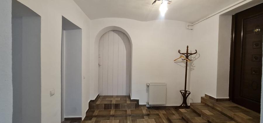 Vand apartament la casa ,cu 2camere,situat central in Sibiu,pe str.Independentei - 7