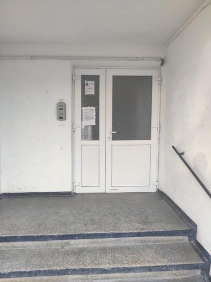 Vand apartament 2 camere decomandat semicentral Roman - 1