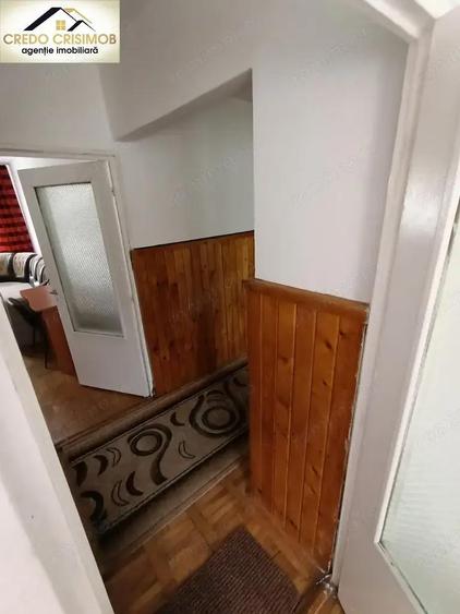 Vand apartament 2 cam cf 1 dec zona Intim etajul 2 - 3