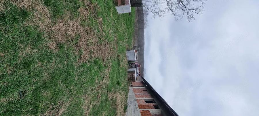 Vand casa la rosu - 7