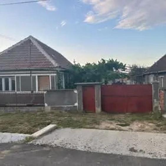 Vand casa in localitatea Chijic - 1