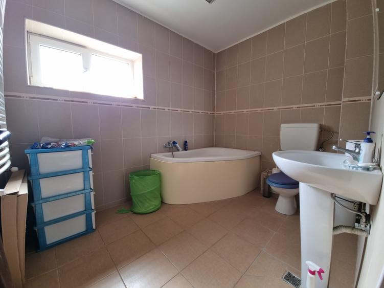 Vila individuala 6 camere, 4 bai, Strada Amurgului, Metrou Leonida - 10