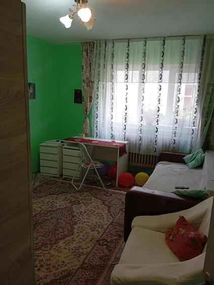Apartament decomandat, zona centrala, parter , curat, zona lini?tita. - 3