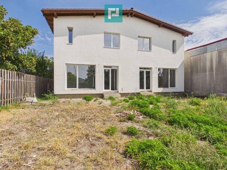 Casă individuală cu 4 camere cu Canalizare în Gai