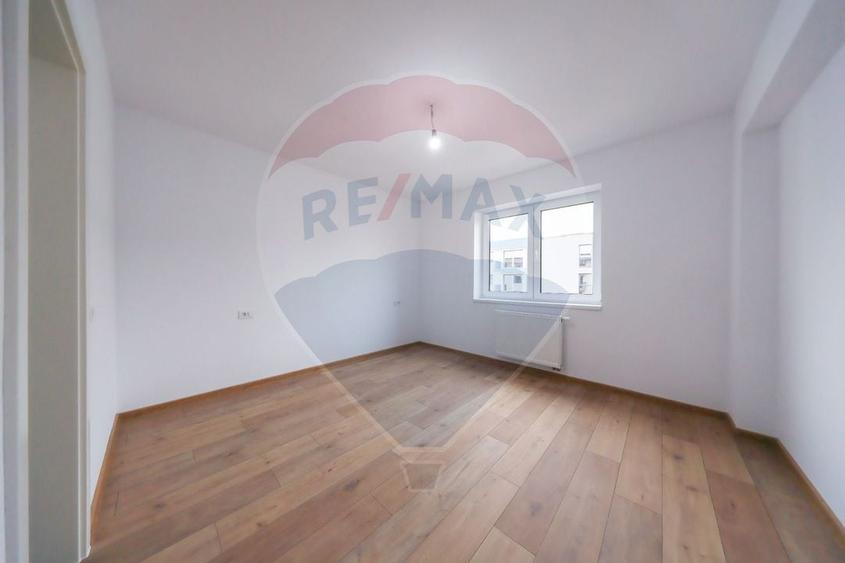 Apartament 3 camere – Tractorul- 73 mp, parcare și boxa - 3