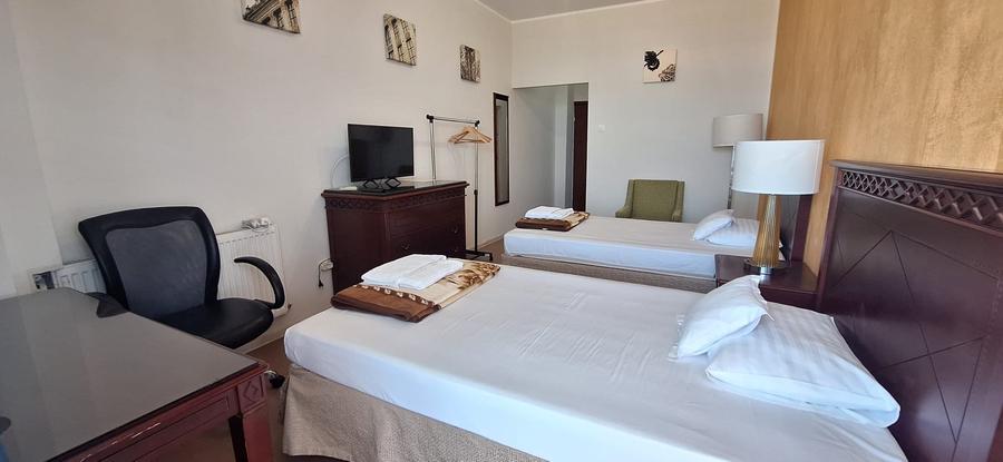 EXCLUSIV - OCAZIE ! EFORIE SUD FRONTAL MARE COMPLEX TURISTIC 3.745 MP. 30 CAMERE - 25