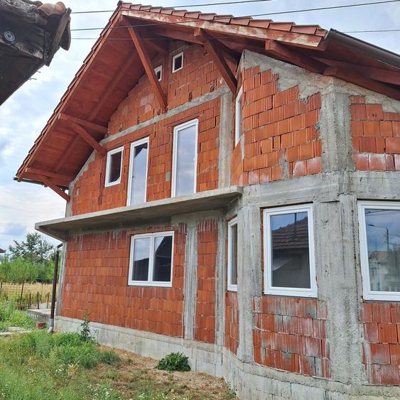 Vind casa in rosu si casa veche - 3