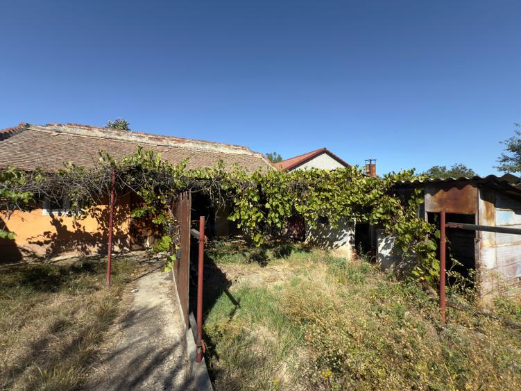 Casa 3 camere , teren 1438 mp - Fratelia - 2