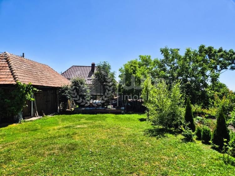 Casă individuală cu 2 camere cu Teren 2382 Mp în Aiton