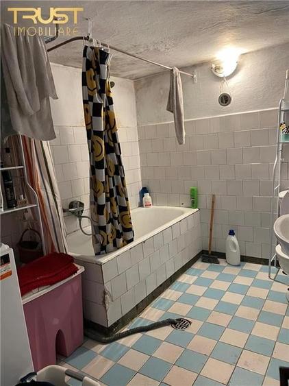 Casa la curte, central, Decebal - 12