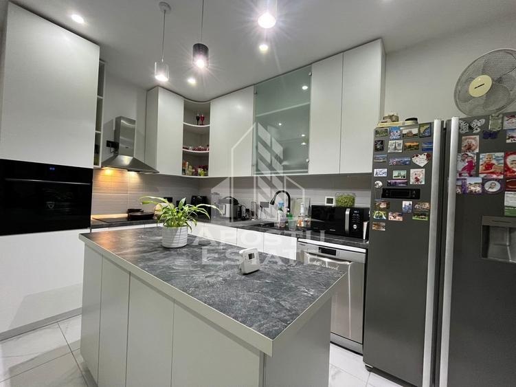 Casa individuala, 6 camere, 3 bai, garaj,acces auto, teren de 411 - 7