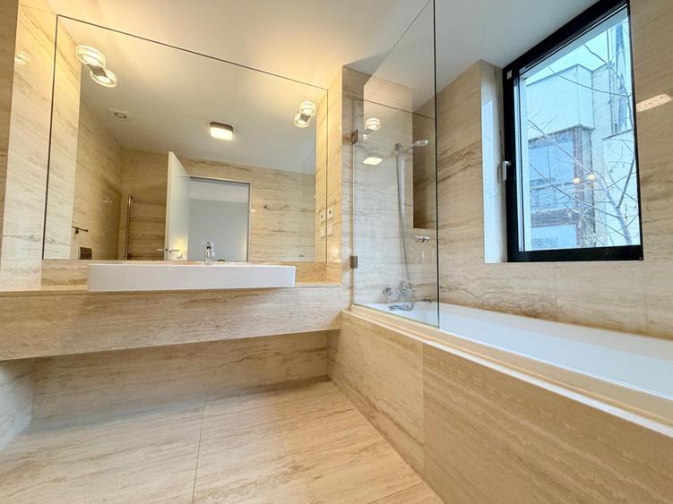 Apartament cu 3 camere decomandat, mobilat în Primăverii
