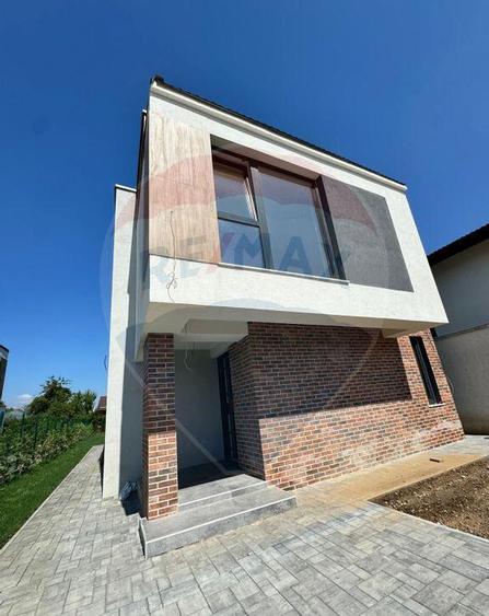 Casa / Vila cu 4 camere de vanzare - 5