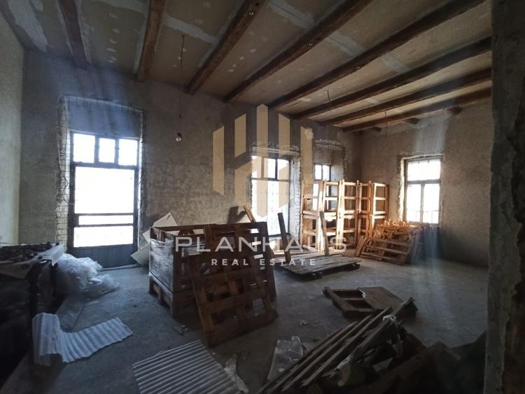 Casă individuală/sediu de firmă  , Tăuții Măgherăuș , strada principală - 8