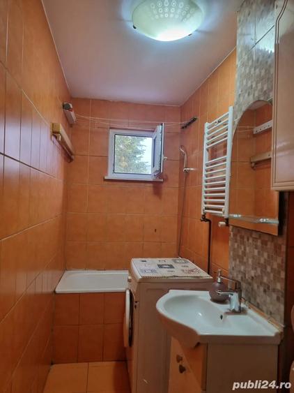 Inchiriez apartament cu doua camere in Resita, zona Gen.8, tel - 1