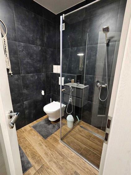 Inchiriez apartament o camera, CENTRAL PARK 2 - 8