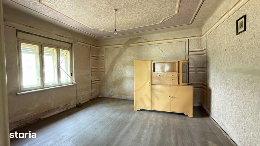 Casa 4 camere, Teren 1955 mp Str. Vezendiului Nr. 366 - Loc. Petresti, - 17