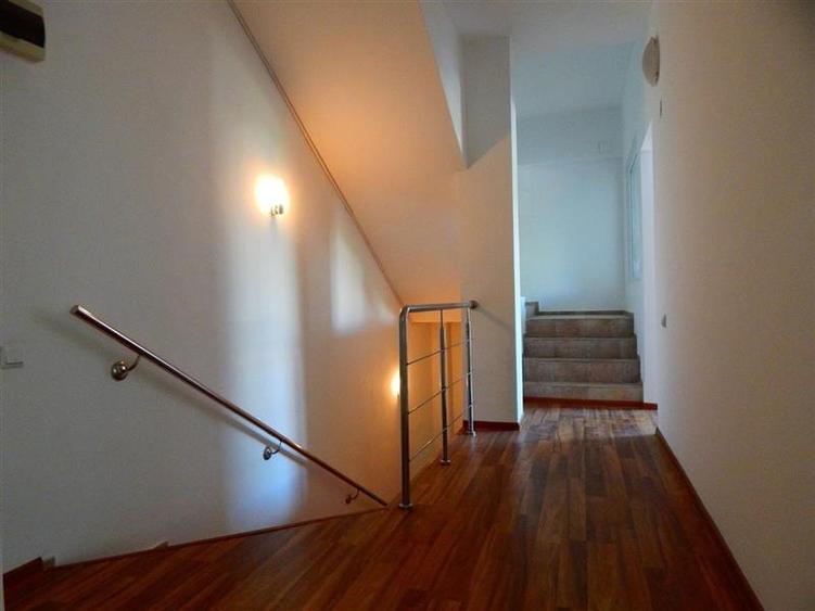 Vila de vanzare pretabila clinica medicala/birouri - 25