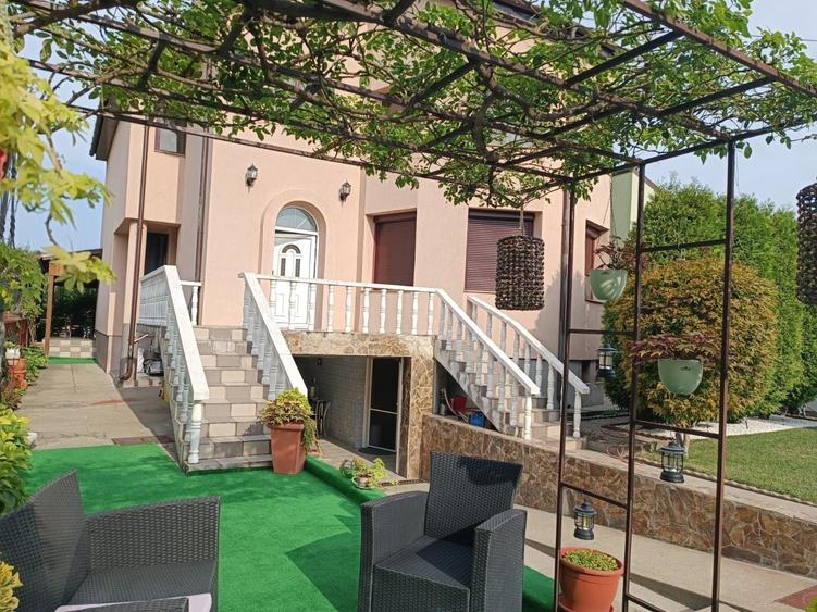 Casă cu 6 camere cu Teren 504 Mp în Pârneava