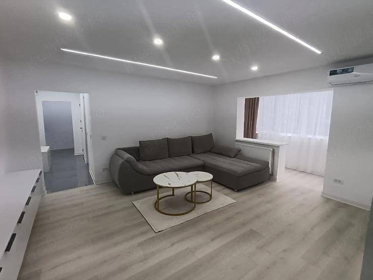 Apartament cu 3 camere semidecomandat în Central