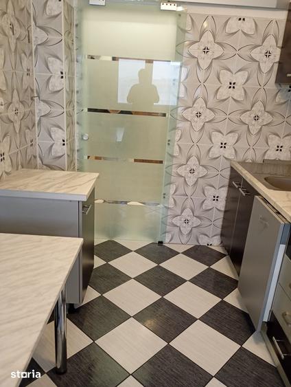 Apartament cu 3 camere semidecomandat în Obor