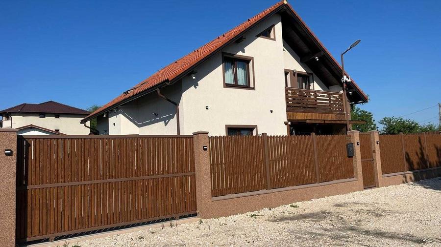 Casă cu 4 camere în Stupini