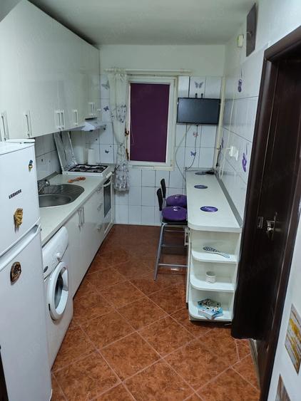 Apartament cu 2 camere semidecomandat în Tei