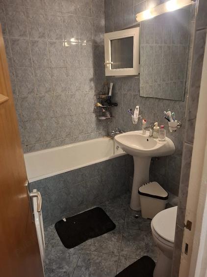 Apartament cu 3 camere decomandat în Obor