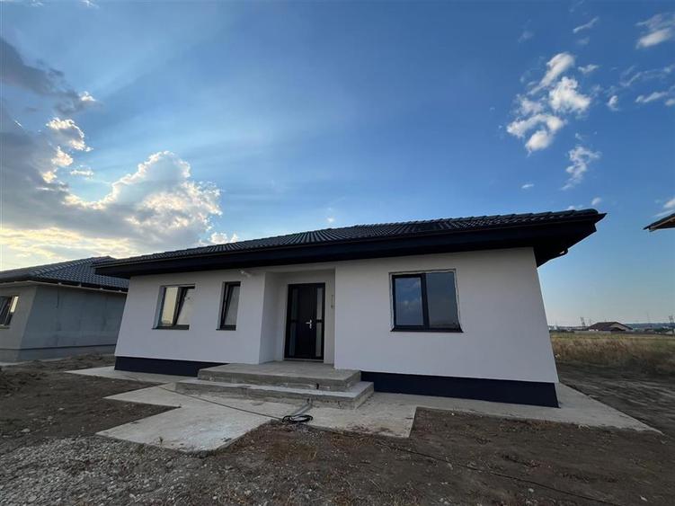 Casă cu 4 camere cu Teren 471 Mp în Cihei