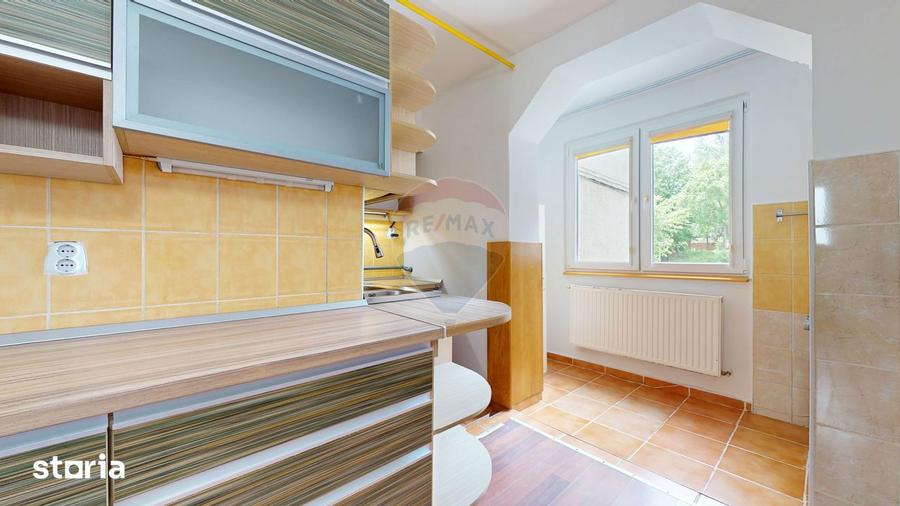 Apartament cu 4 camere, mobilat în Central