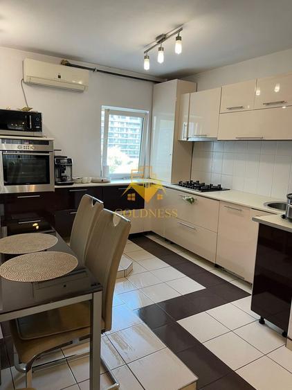 Apartament cu 4 camere decomandat, mobilat în Plopilor