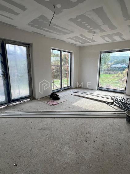 Duplex cu 4 camere cu Canalizare în Livezeni