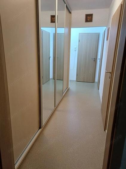 Apartament cu 4 camere semidecomandat în Gorjului