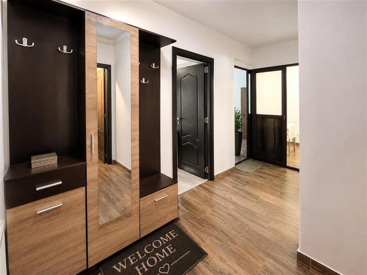 Apartament cu 2 camere decomandat, mobilat în Tractorul
