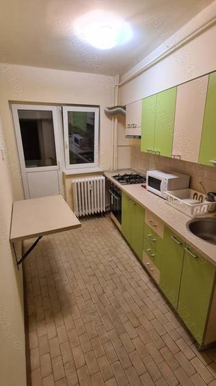 Apartament cu 3 camere semidecomandat în Universitate