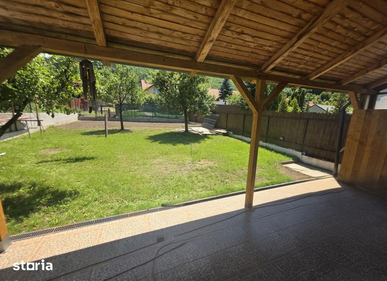 Casă cu 4 camere cu Teren 500 Mp în Bunloc