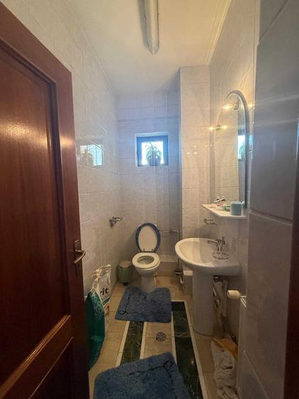 Apartament cu 4 camere semidecomandat în Democrației