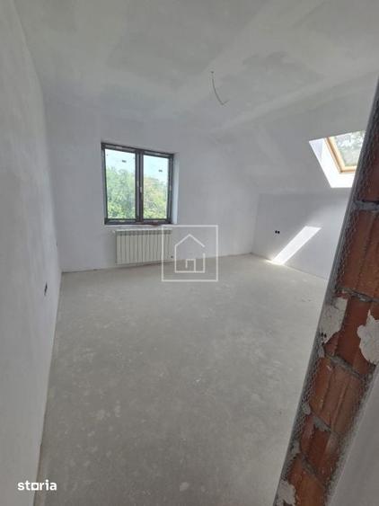 Casă cu 5 camere cu Teren 250 Mp în Axente Sever