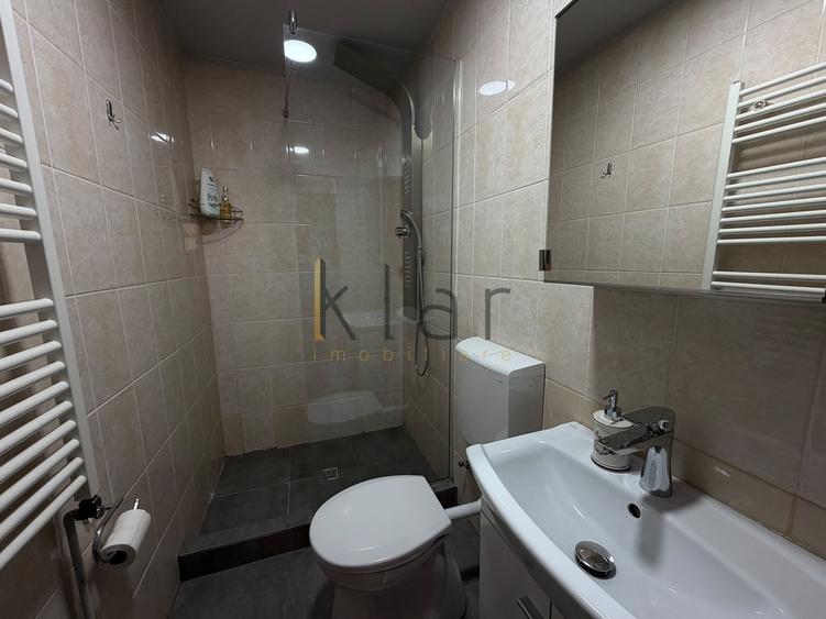 Apartament cu 3 camere semidecomandat, mobilat în Central