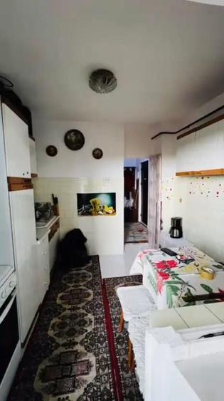 Apartament cu 3 camere decomandat, mobilat în Girocului