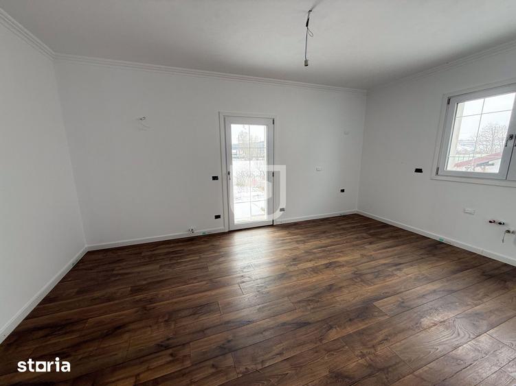 Casă cu 8 camere cu Teren 2650 Mp în Ițcani