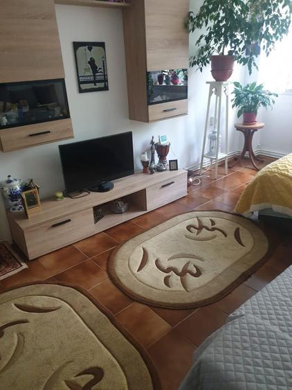 Apartament cu 2 camere semidecomandat în Hipodrom
