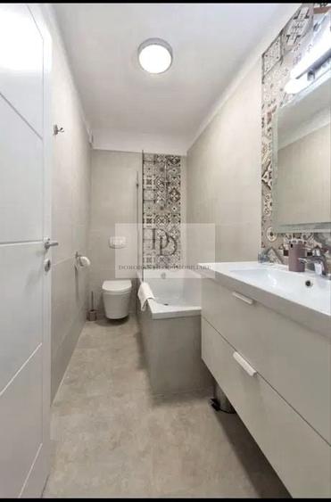 Apartament cu 3 camere semidecomandat, mobilat în Central