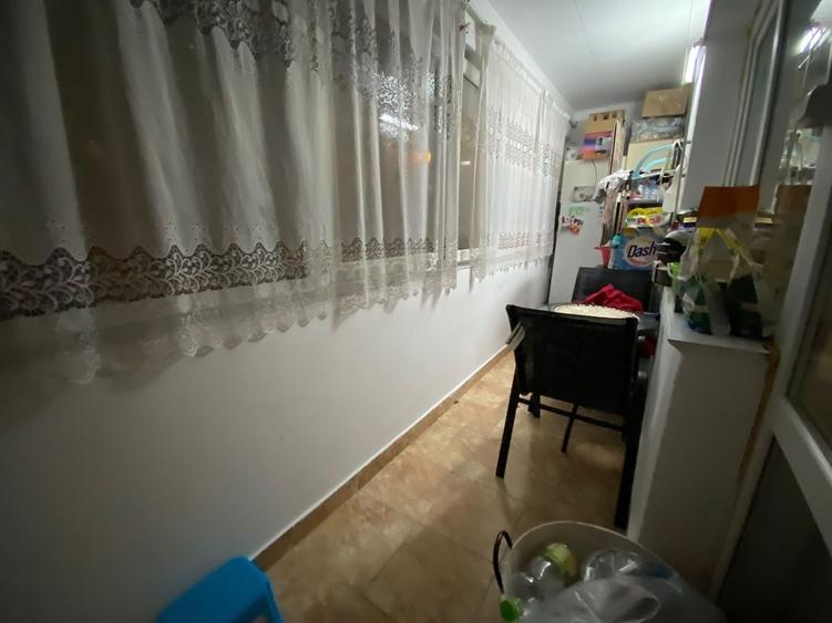 Apartament cu 3 camere semidecomandat, mobilat în Dristor