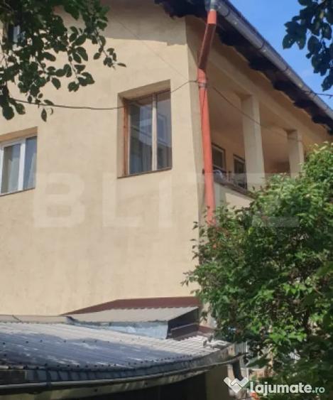 Casă cu 5 camere cu Teren 240 Mp în Central