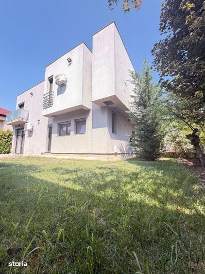 Casă cu 4 camere în Central