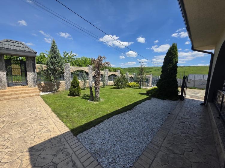 Vilă de vânzare ( Teren 1700mp) situată în  zona Bucium-Visa - 12