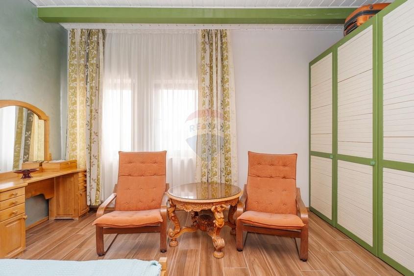 Casă / Vilă cu 10 camere, de vânzare. Todireni, Botoșani. - 31