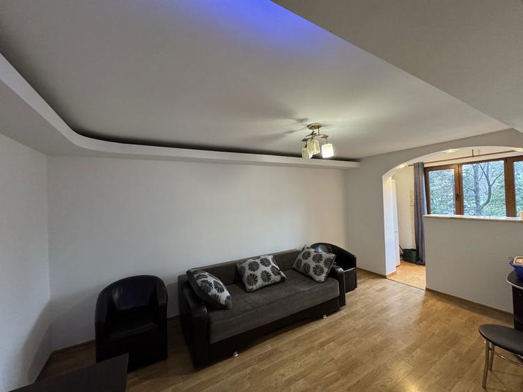 Apartament cu 3 camere zona hotel trotus - 2