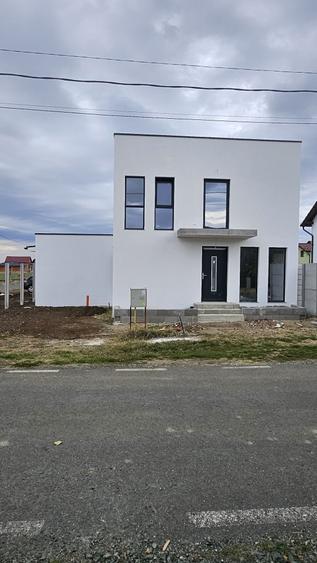 Casa moderna, noua , la cheie, cu piscina Fantanele - 8